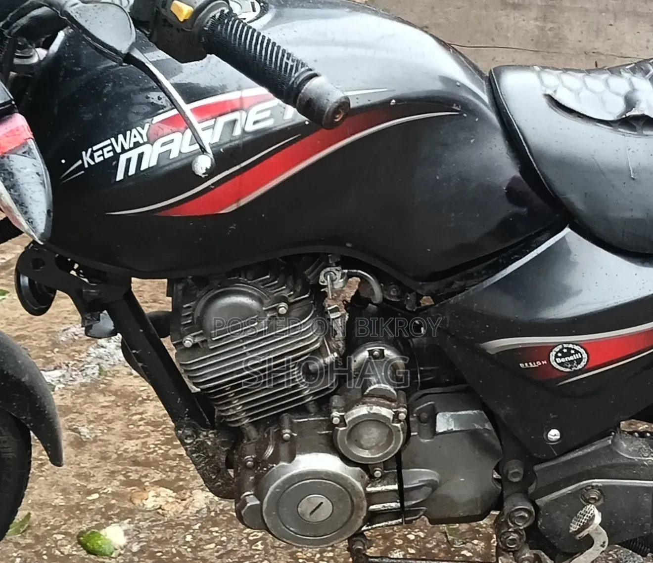 বেনেলি ২০২২ কালো