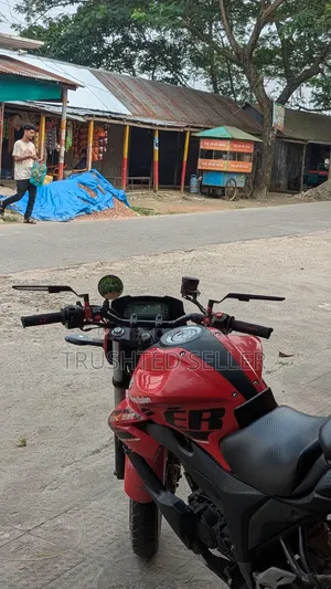 সুজুকি জিক্সার ২০১৭ রেড