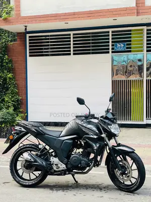 ইয়ামাহা এফজেডএস ভি২ ২০২২ কালো