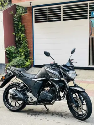 ইয়ামাহা এফজেডএস ভি২ ২০২২ কালো