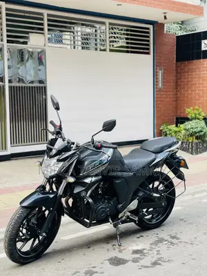 ইয়ামাহা এফজেডএস ভি২ ২০২২ কালো