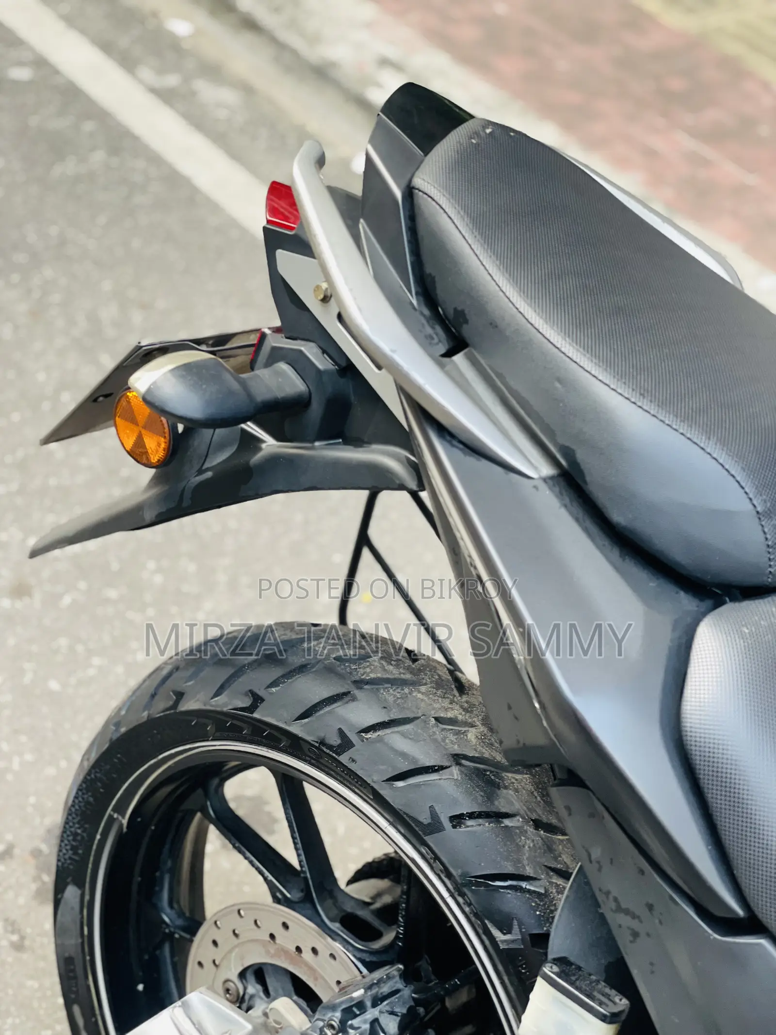 ইয়ামাহা এফজেডএস ভি২ ২০২২ কালো