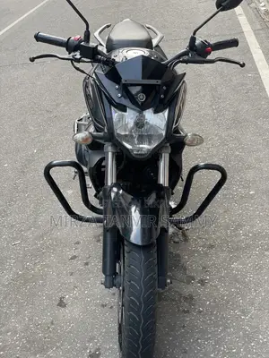ইয়ামাহা এফজেডএস ভি২ ২০২২ কালো