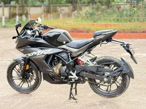 New Hero Karizma XMR 210 2014 Black