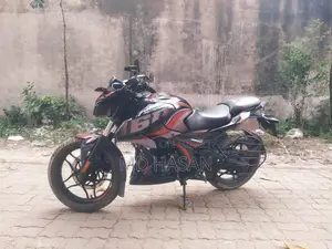 বাজাজ পালসার এন১৬০ ২০২৩ কালো