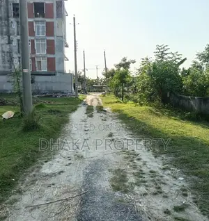 30ft Road 5 Katha Park South at Sector-16/D