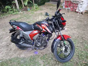 টিভিএস স্ট্রাইকার ১২৫ ২০১৭ লাল
