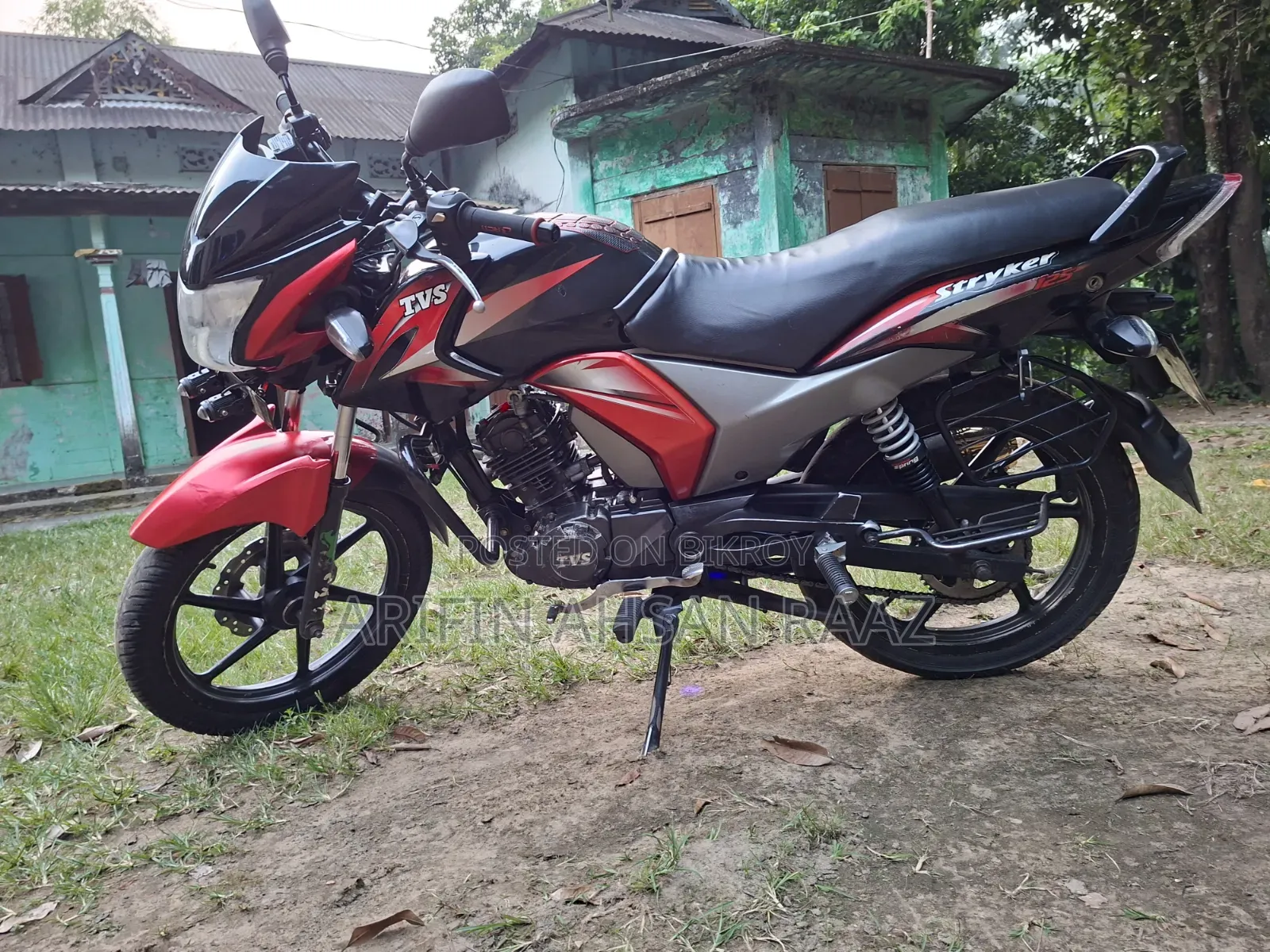 টিভিএস স্ট্রাইকার ১২৫ ২০১৭ লাল