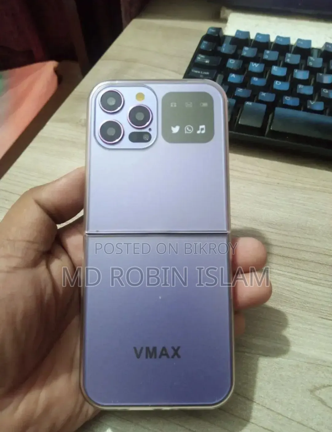ভিম্যাক্স ভি১৭ নীল
