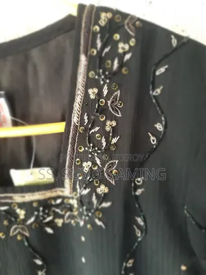 কালো এমব্রয়ডারি করা পাকিস্তানি পার্টি ওয়্যার ড্রেস