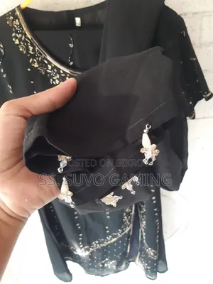 কালো এমব্রয়ডারি করা পাকিস্তানি পার্টি ওয়্যার ড্রেস