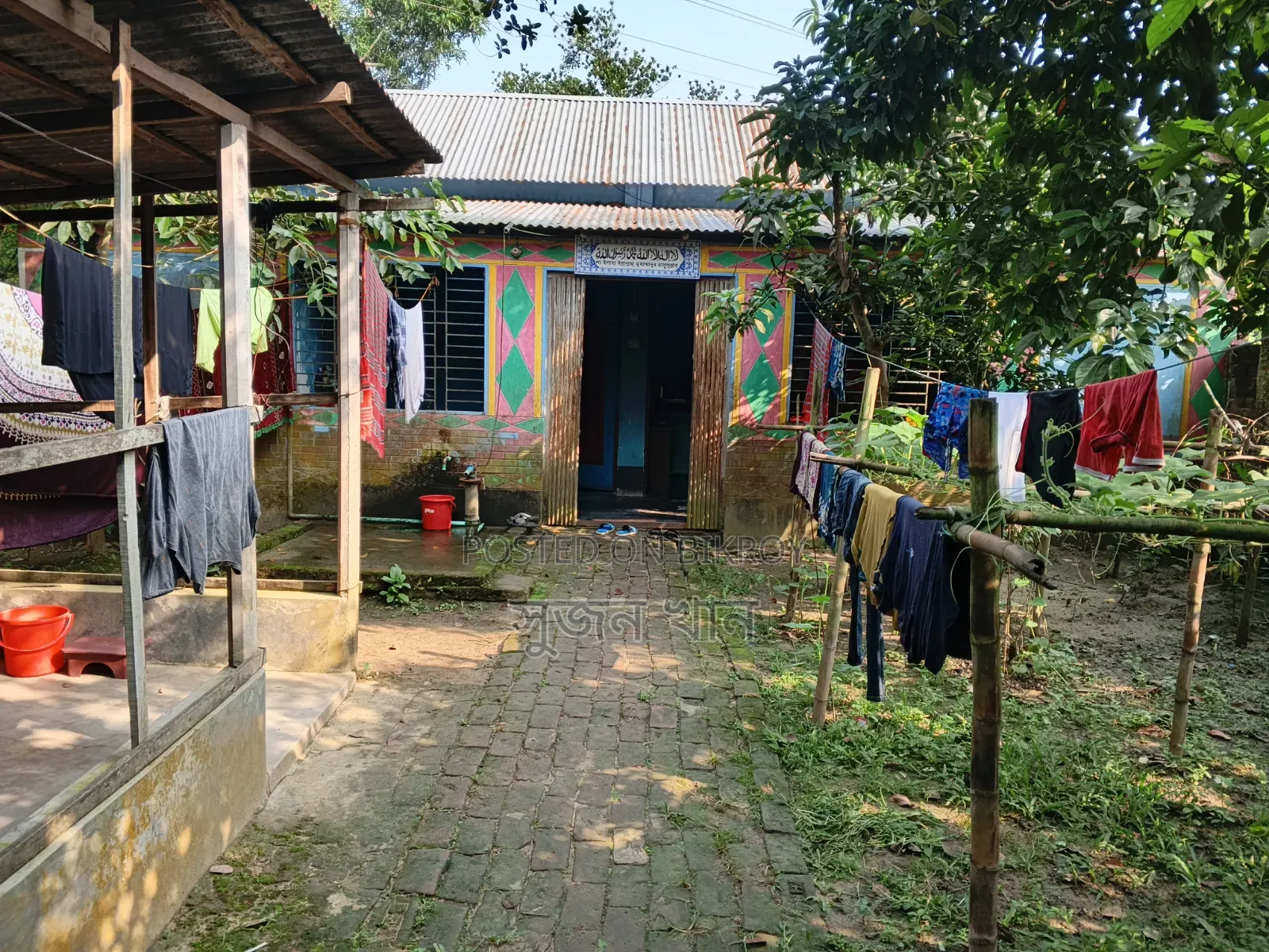 আড়াই কাঠা জমি এবং আড়াই কাটার ভিতর একটি বাড়ি বিক্রয় করা হবে