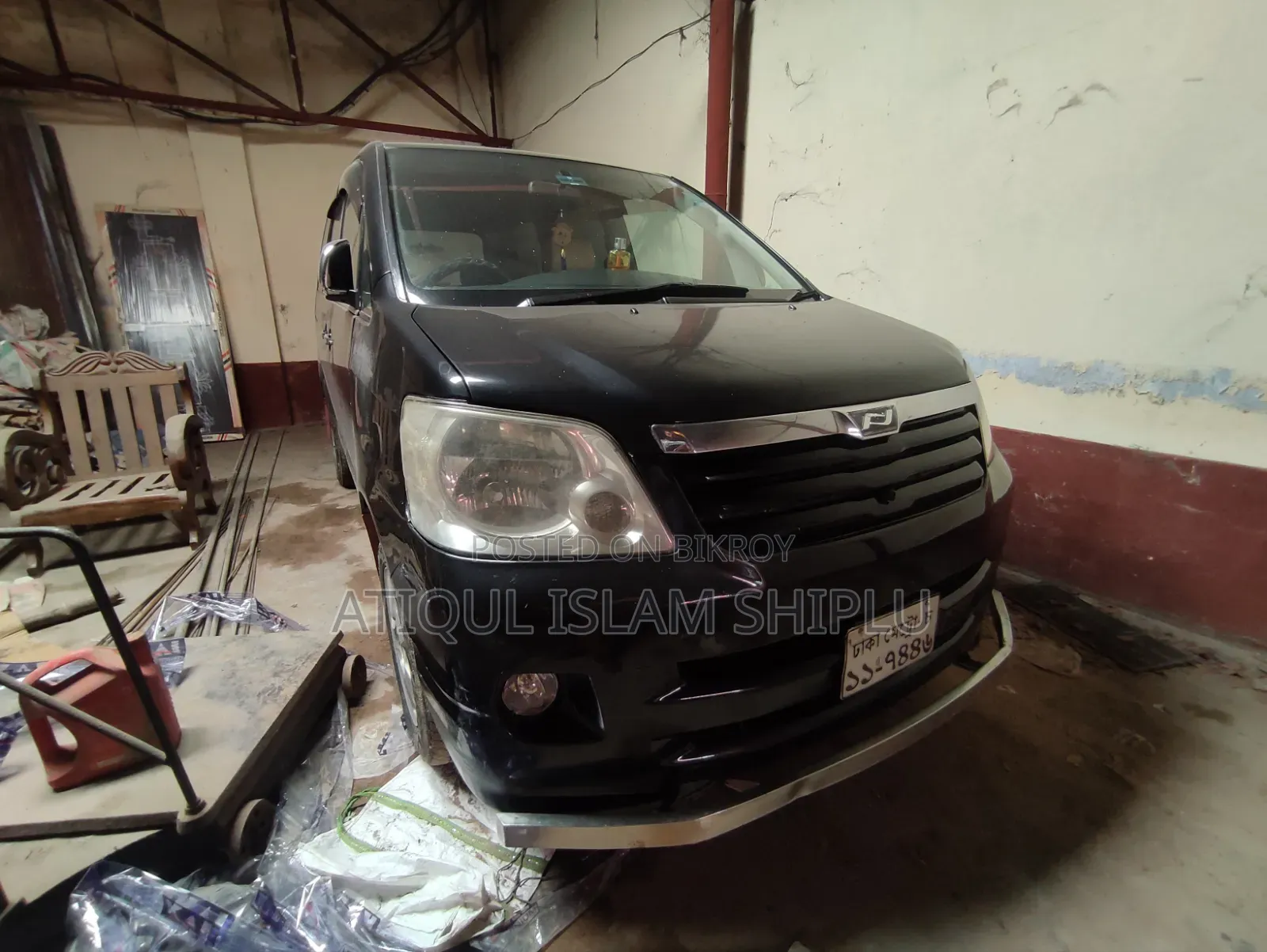 Toyota Noah 2.0 Front Wheel Drive 8 Seater 2003 Black