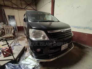 Toyota Noah 2.0 Front Wheel Drive 8 Seater 2003 Black