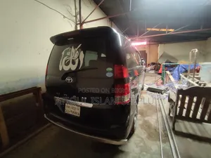 Toyota Noah 2.0 Front Wheel Drive 8 Seater 2003 Black
