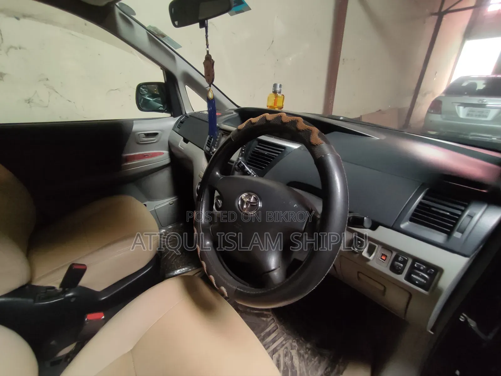 Toyota Noah 2.0 Front Wheel Drive 8 Seater 2003 Black