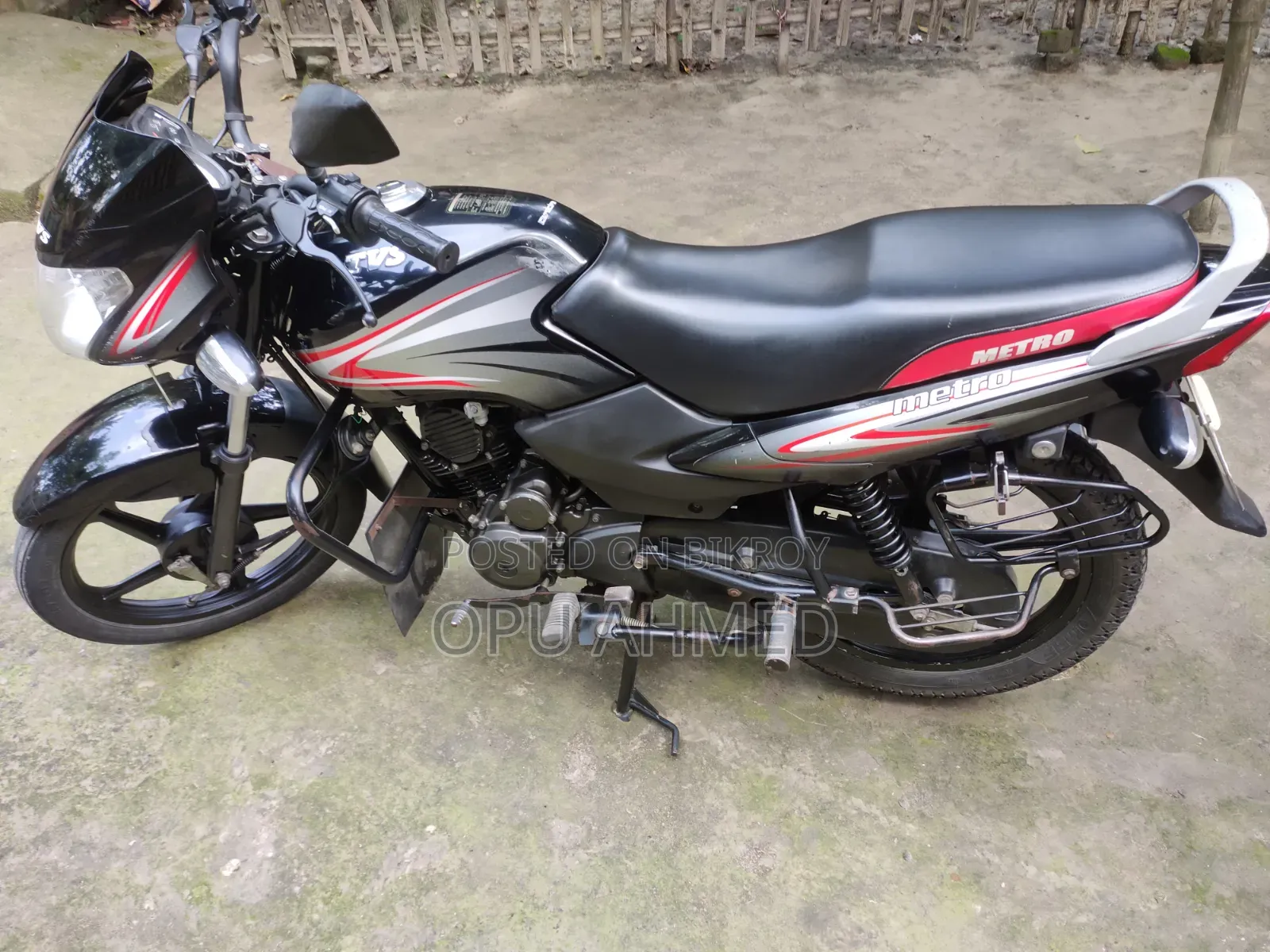 টিভিএস মেট্রো ২০২২ কালো