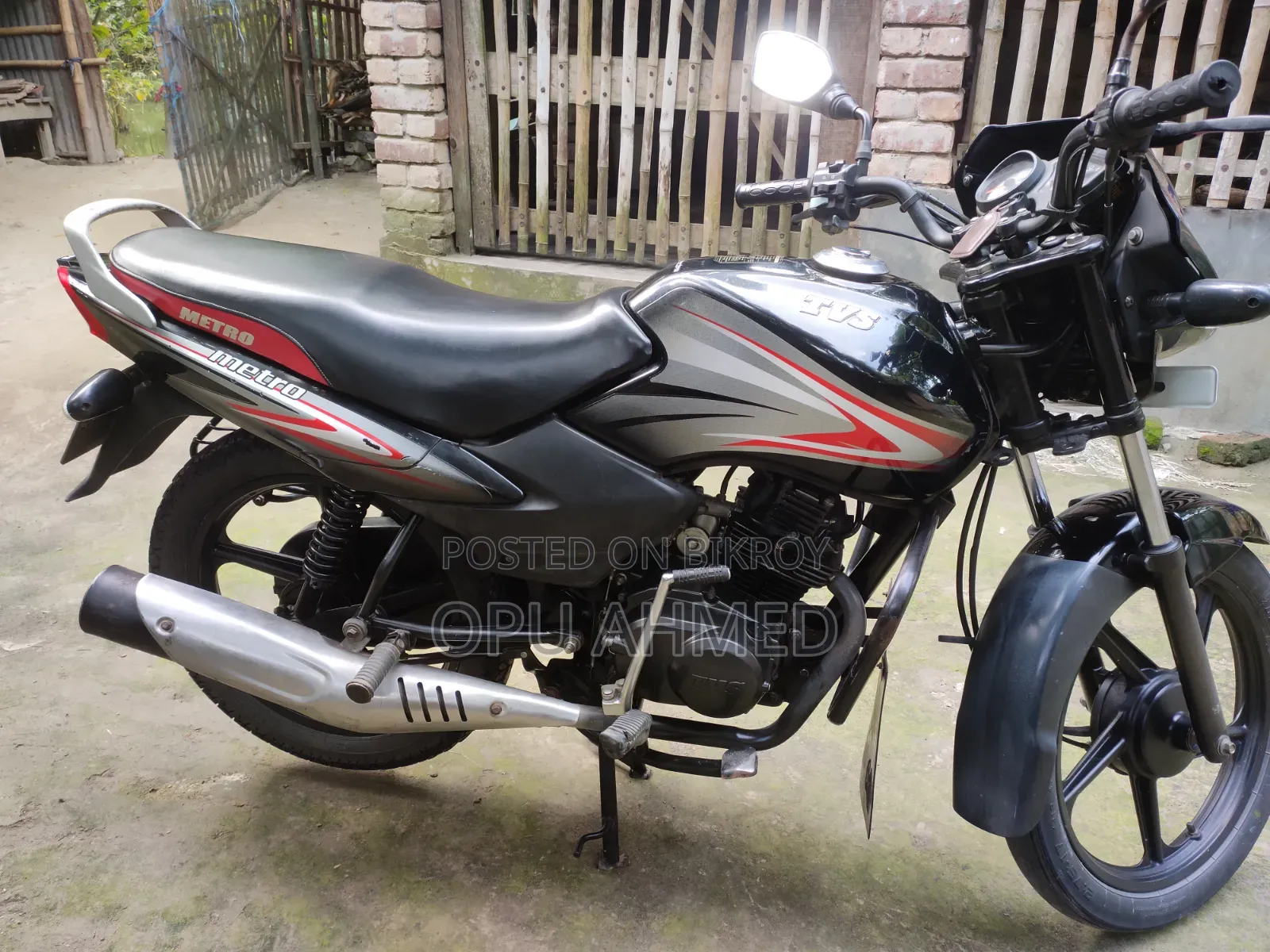টিভিএস মেট্রো ২০২২ কালো