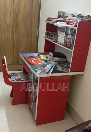 স্টাডি টেবিল