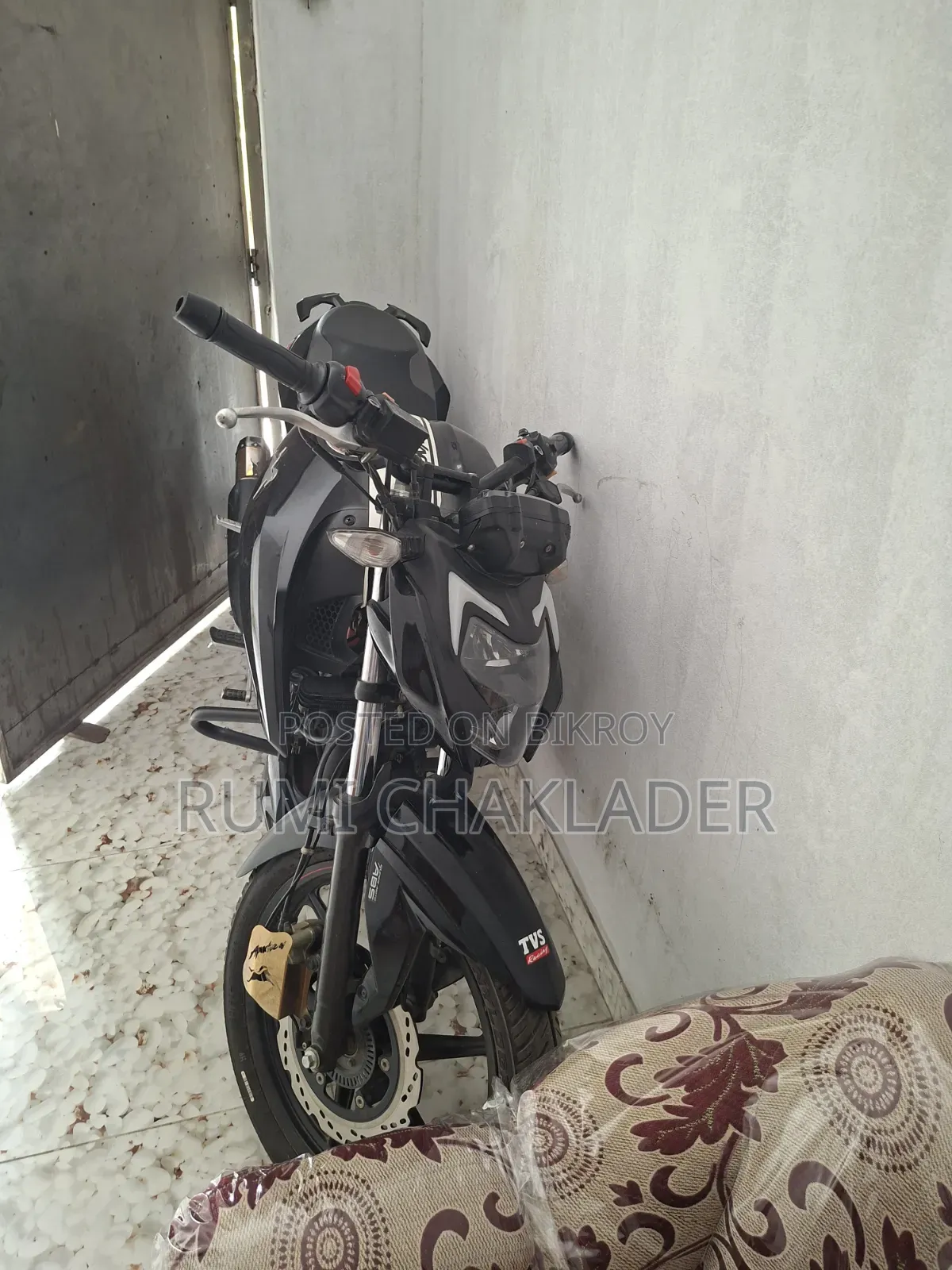 TVS Apache RTR 160 2v Refresh X-connect 2022 Black