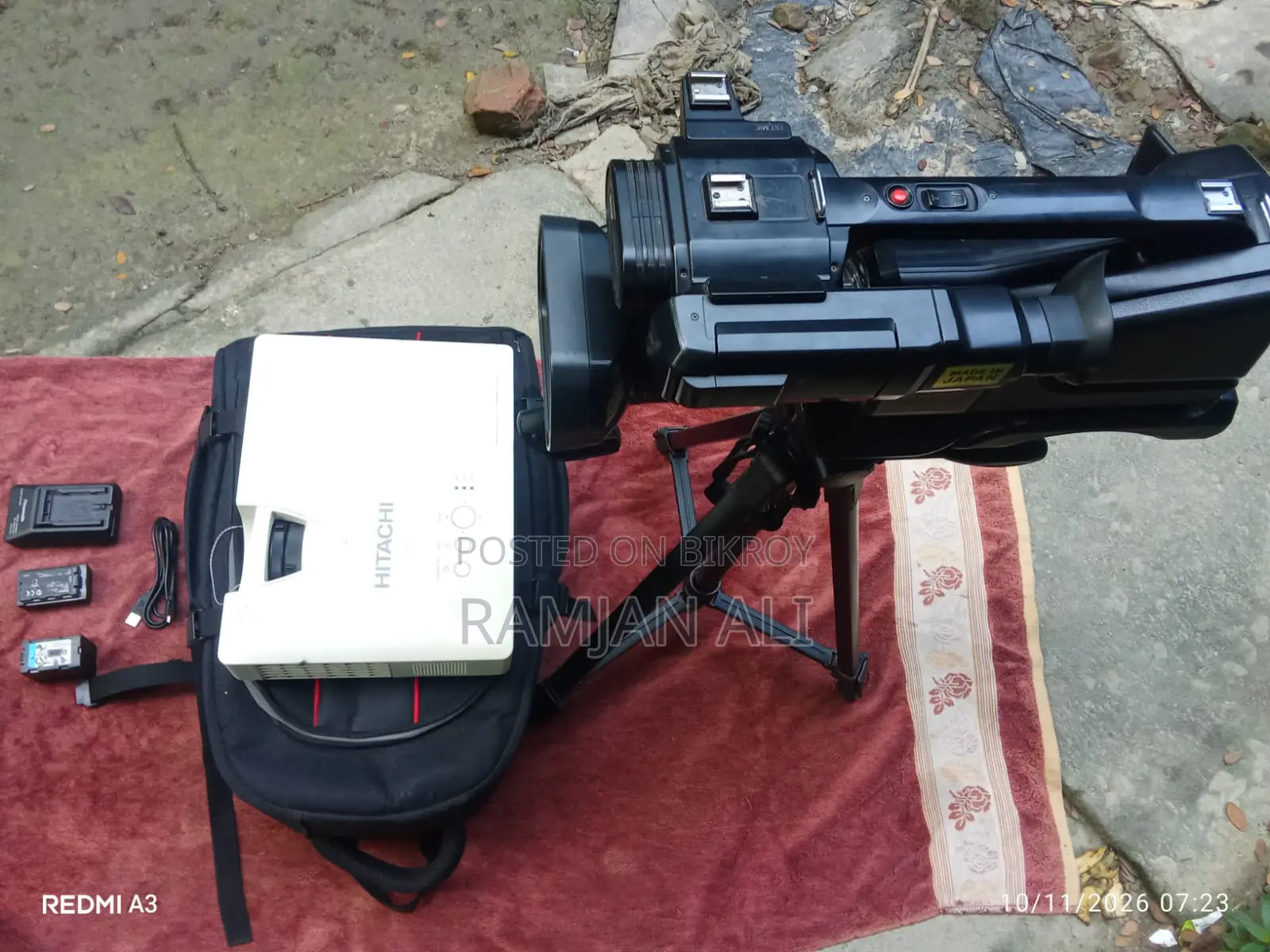 পুরাতন ভিডিও ক্যামরা ও প্রজেক্টর