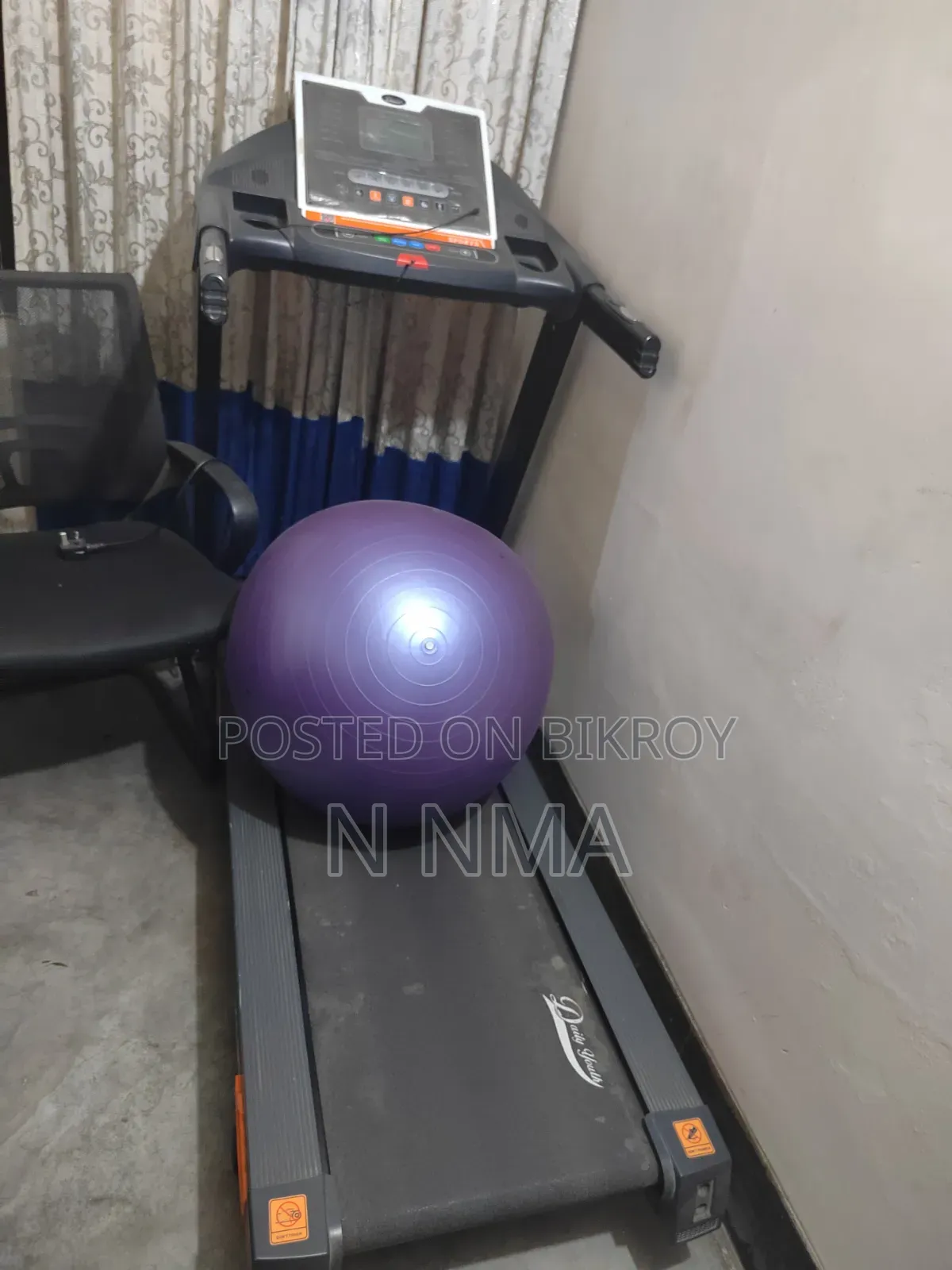 ট্রেডমিল স্পোর্টস কেএল৯০১ ব্র্যান্ড, এক হাতে ব্যবহৃত।