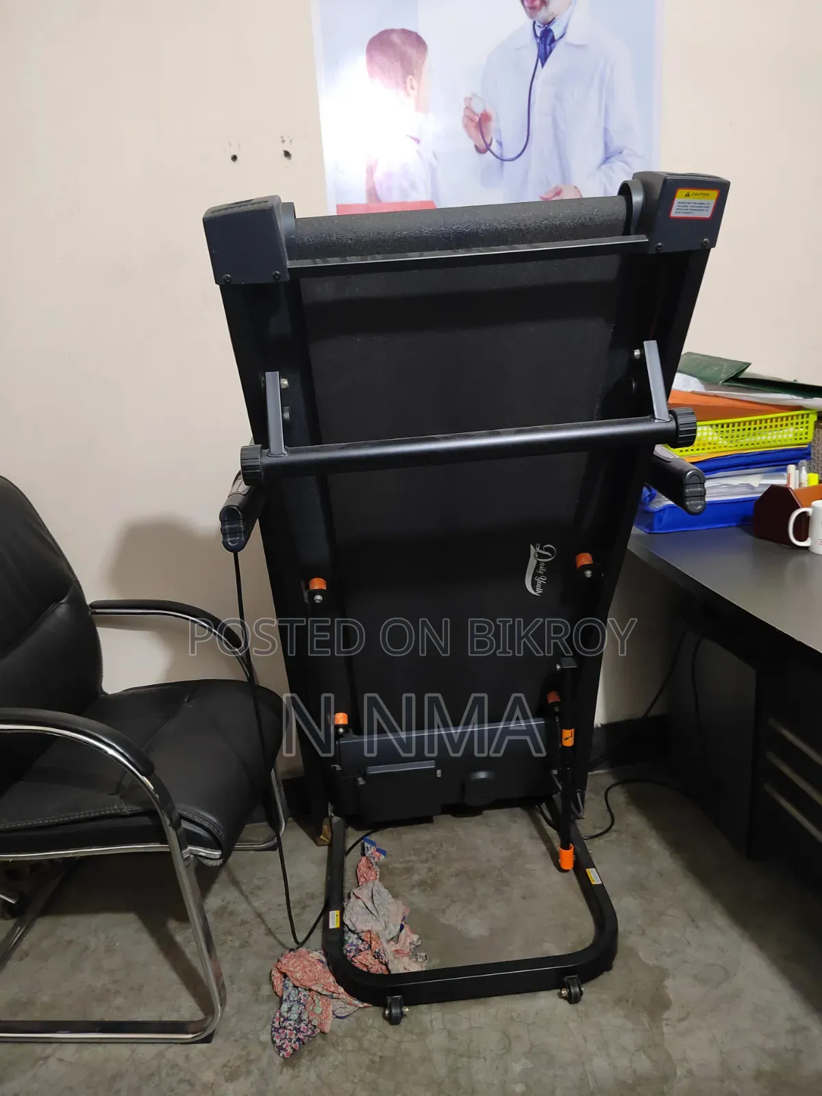 ট্রেডমিল স্পোর্টস কেএল৯০১ ব্র্যান্ড, এক হাতে ব্যবহৃত।
