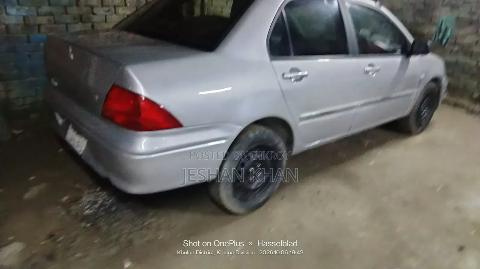 মিৎসুবিশি ল্যান্সার ২০০২ সিলভার