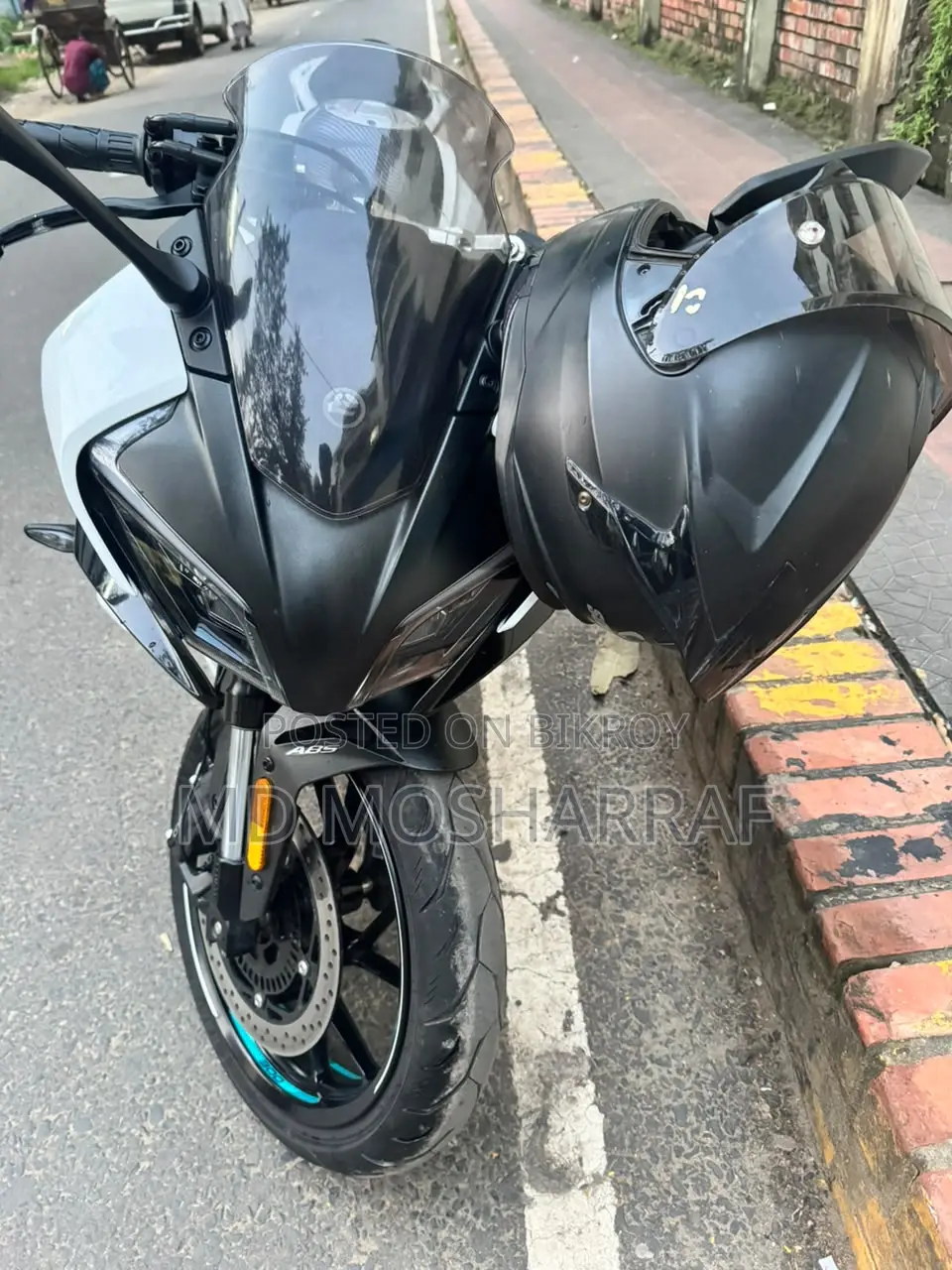 CFMoto 300SR 2025 White
