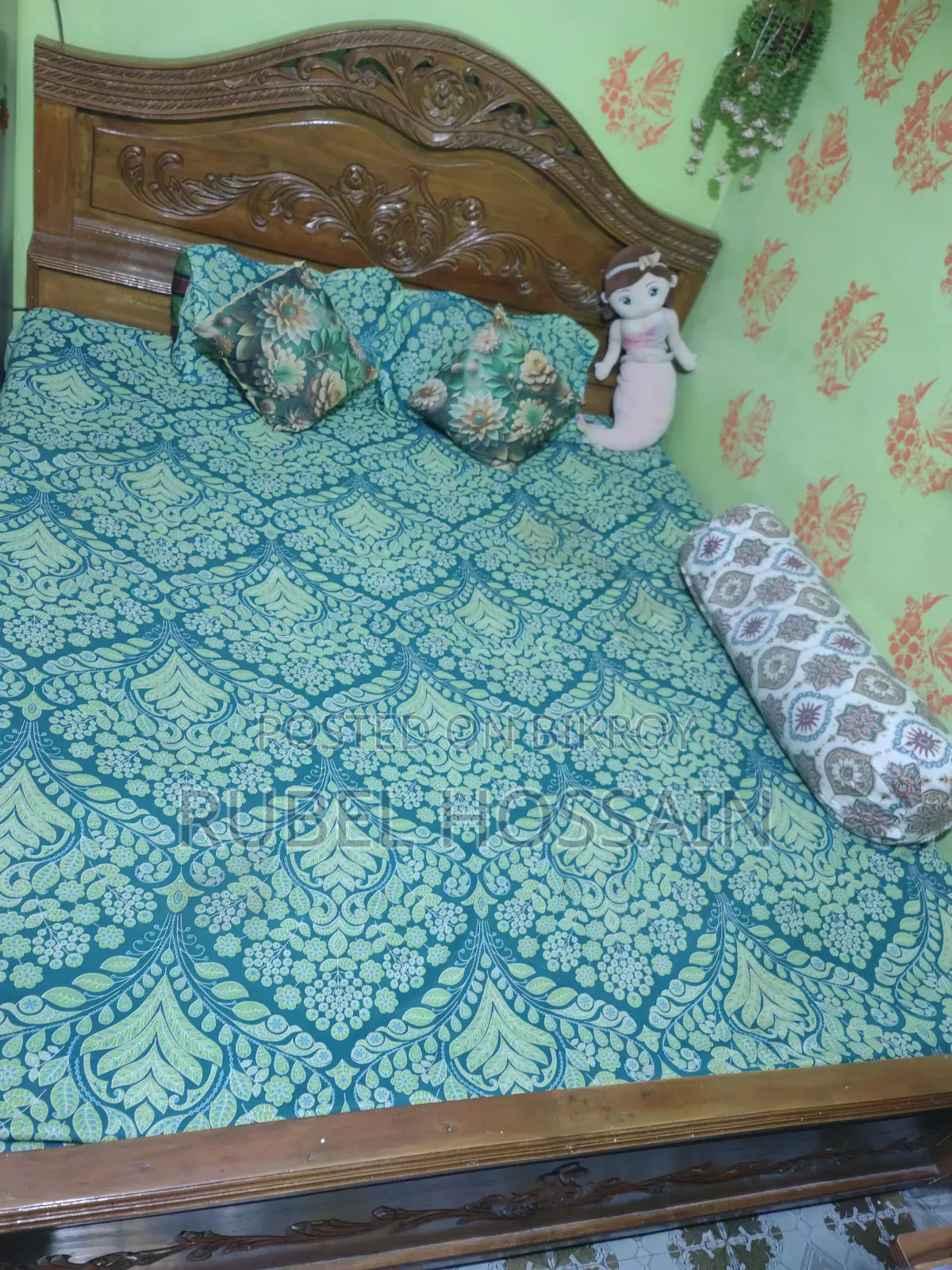 King size bed. Bed for sale with 5/6 hand mattress
