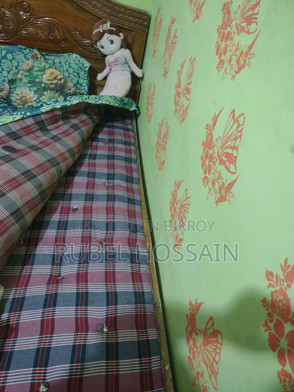 King size bed. Bed for sale with 5/6 hand mattress