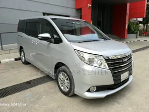 টয়োটা নোয়া ২০১৪ রূপালী