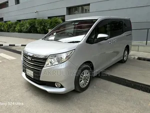 Toyota Noah 2014 Silver