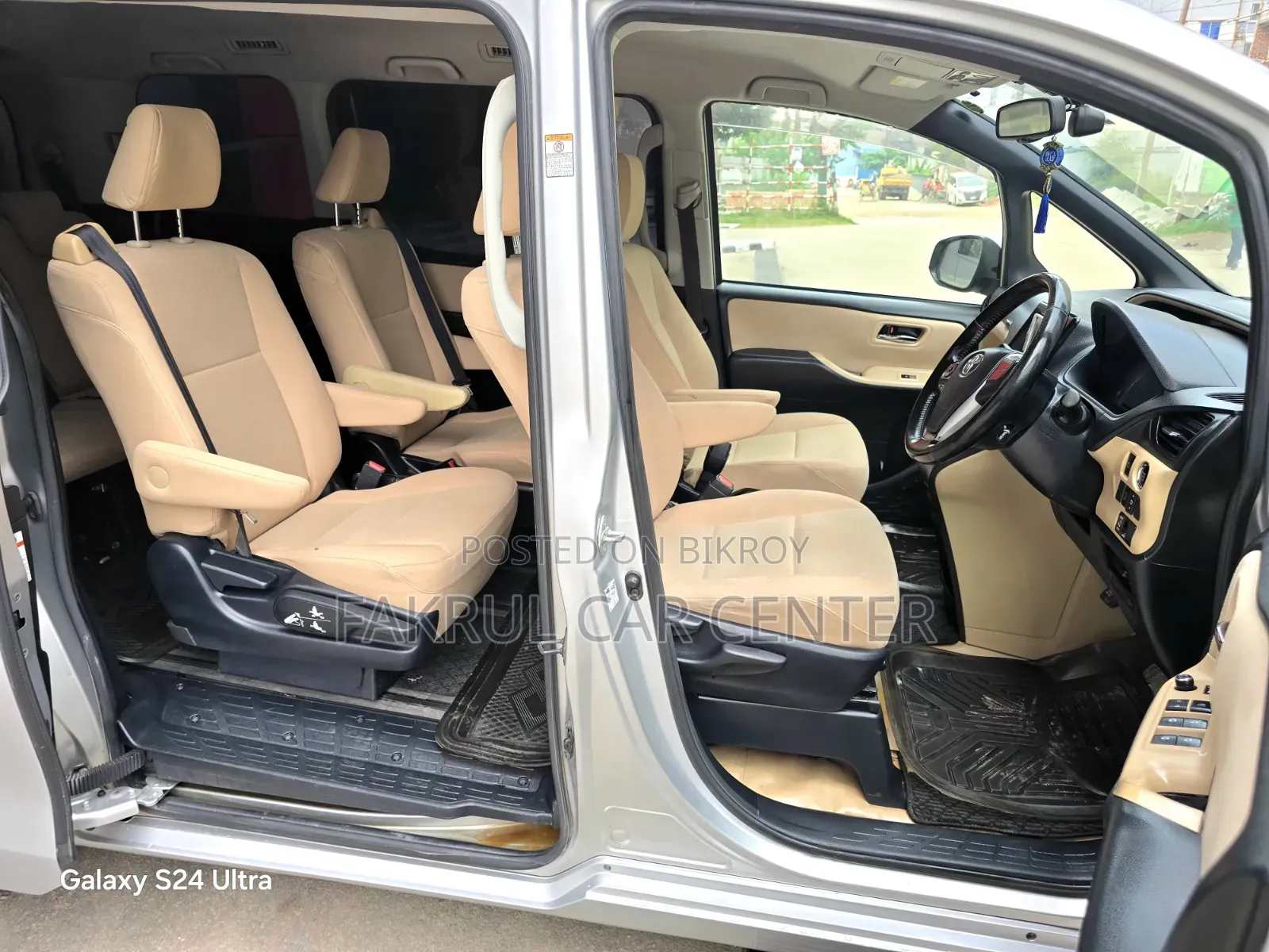 Toyota Noah 2014 Silver