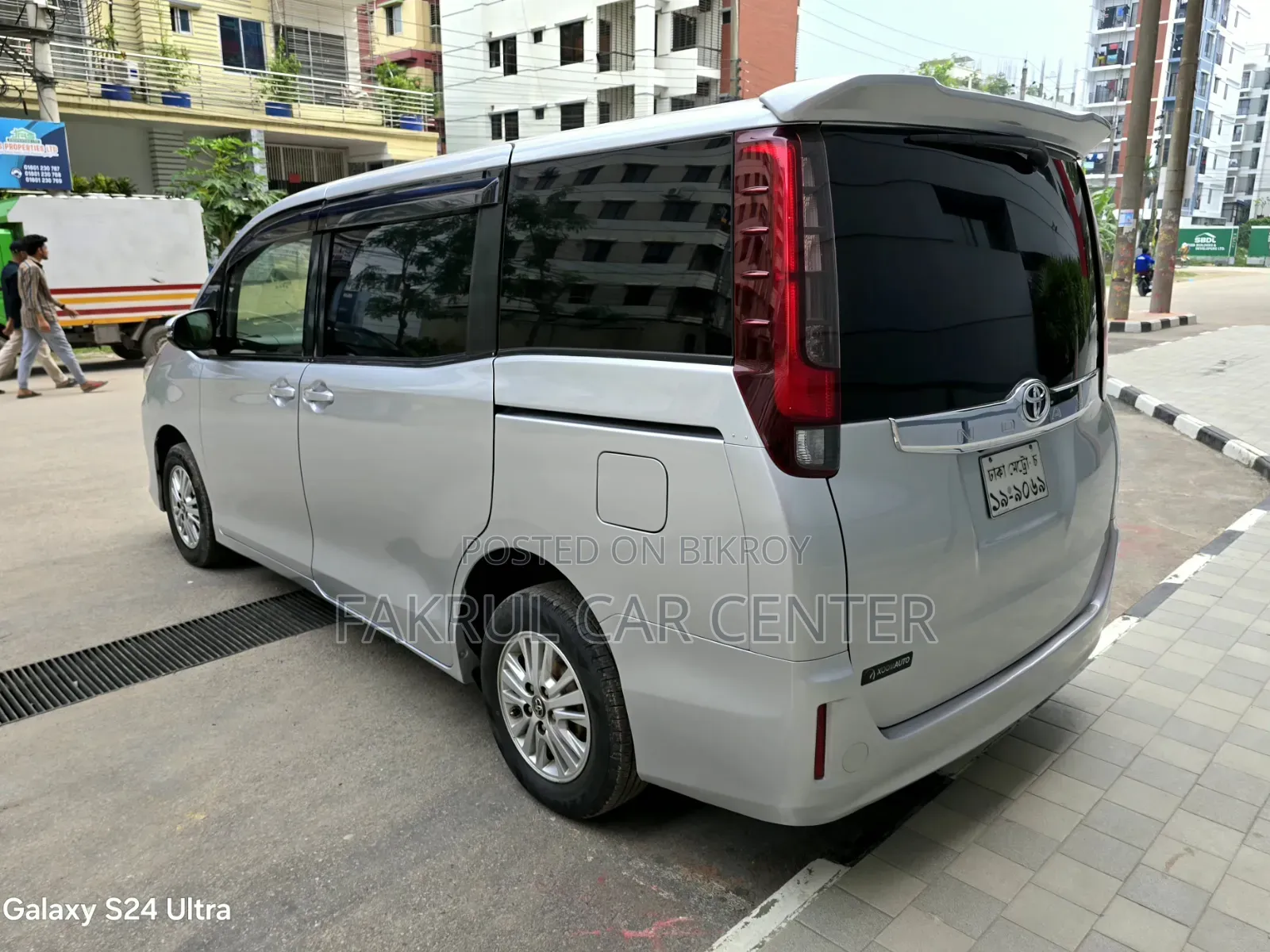 Toyota Noah 2014 Silver