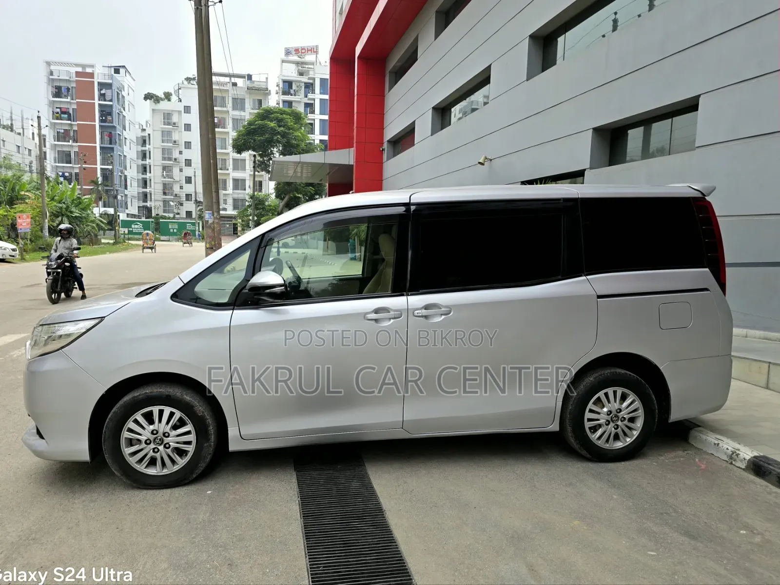 Toyota Noah 2014 Silver