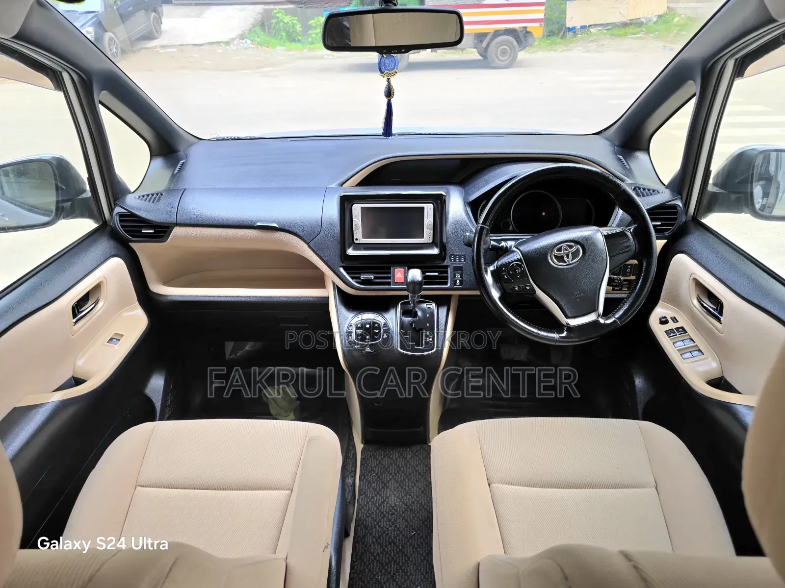 Toyota Noah 2014 Silver