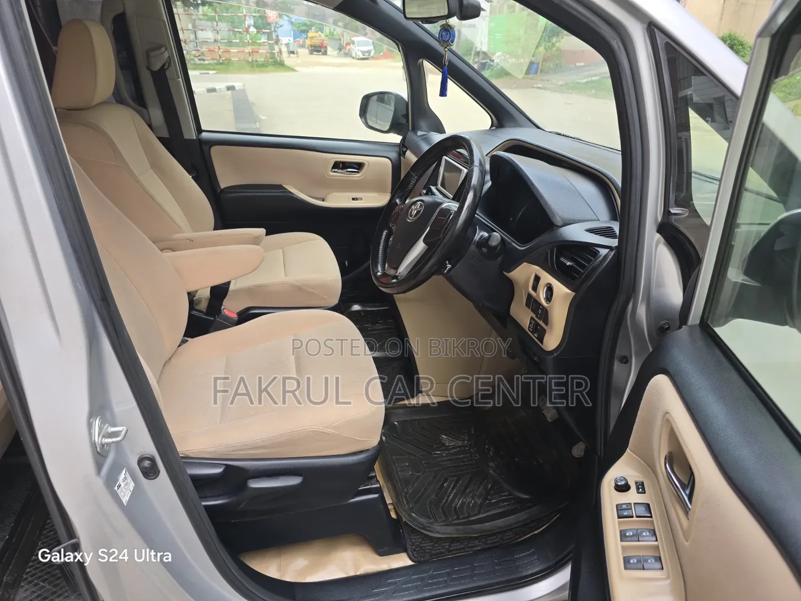 Toyota Noah 2014 Silver