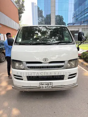 Toyota HiAce 2006 White