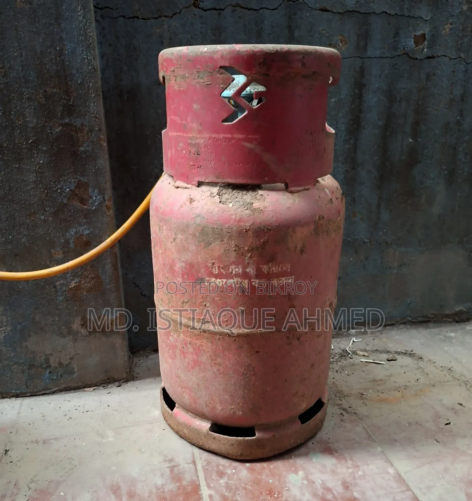 ১২ কেজি গ্যাসের সিলিন্ডার এবং গ্যাসের চুলা
