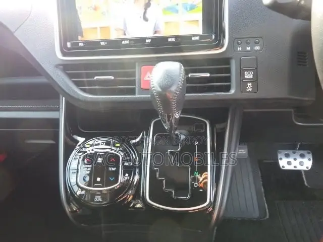 New Toyota Noah 2021 Pearl