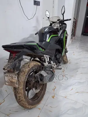 লঞ্চিন সিআর৯ ২০১৮ কালো