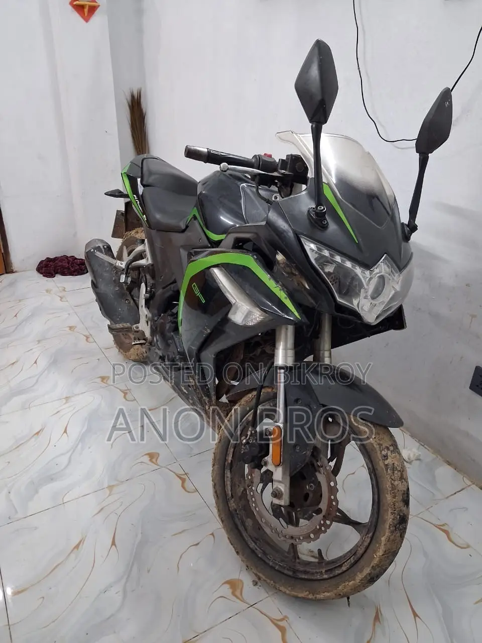 লঞ্চিন সিআর৯ ২০১৮ কালো