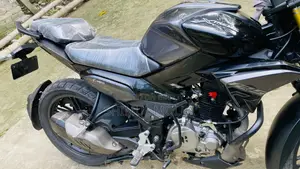 হিরো এক্সট্রিম ১২৫আর ২০২৫ ব্ল্যাক