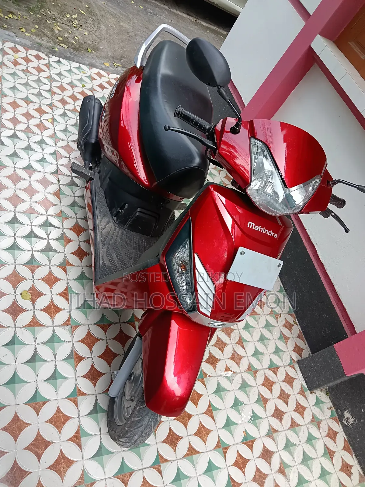 Mahindra Gusto 2017 Red