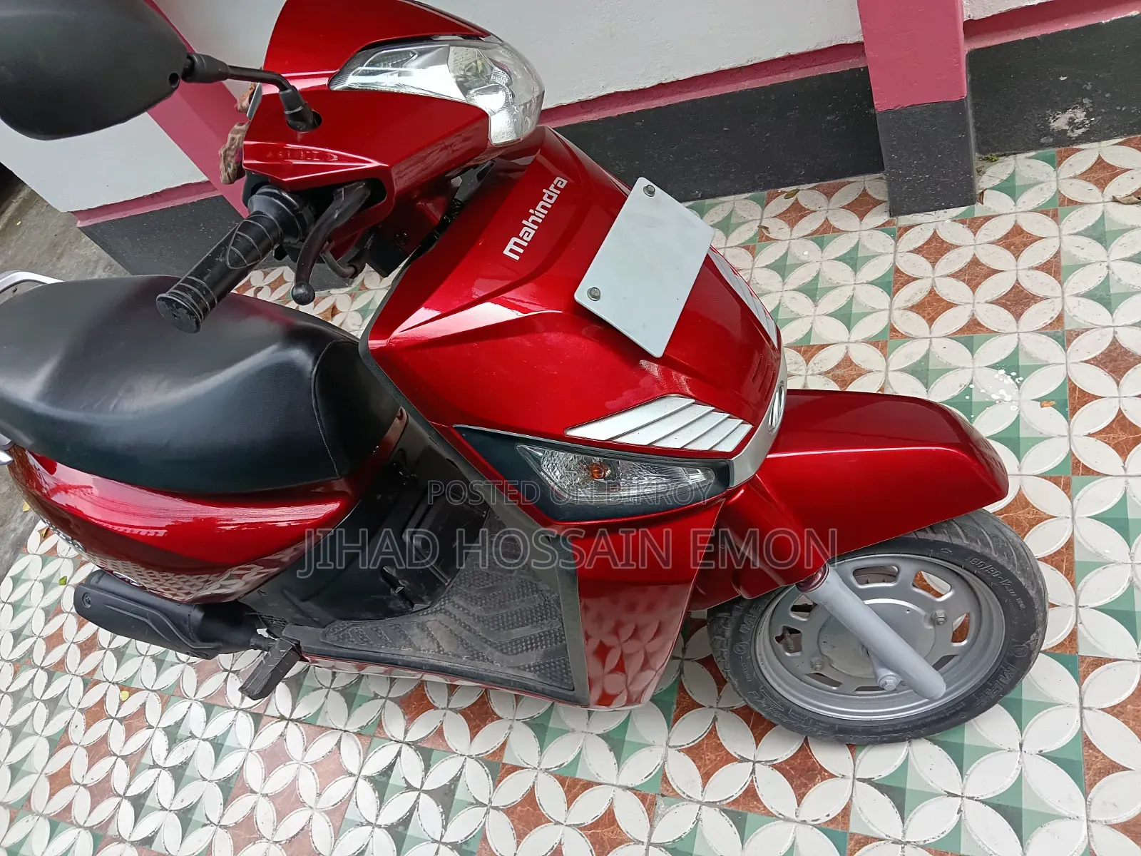 Mahindra Gusto 2017 Red