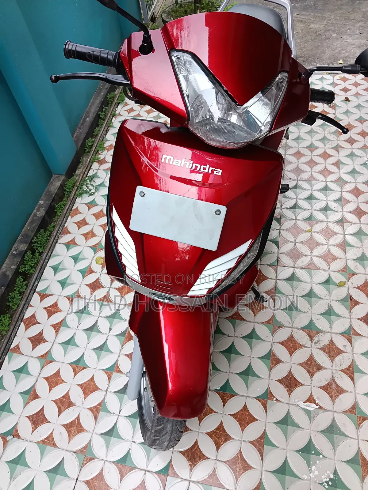 Mahindra Gusto 2017 Red