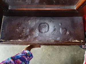 ঘরের ব্যবহৃত ড্রেসিং টেবিল