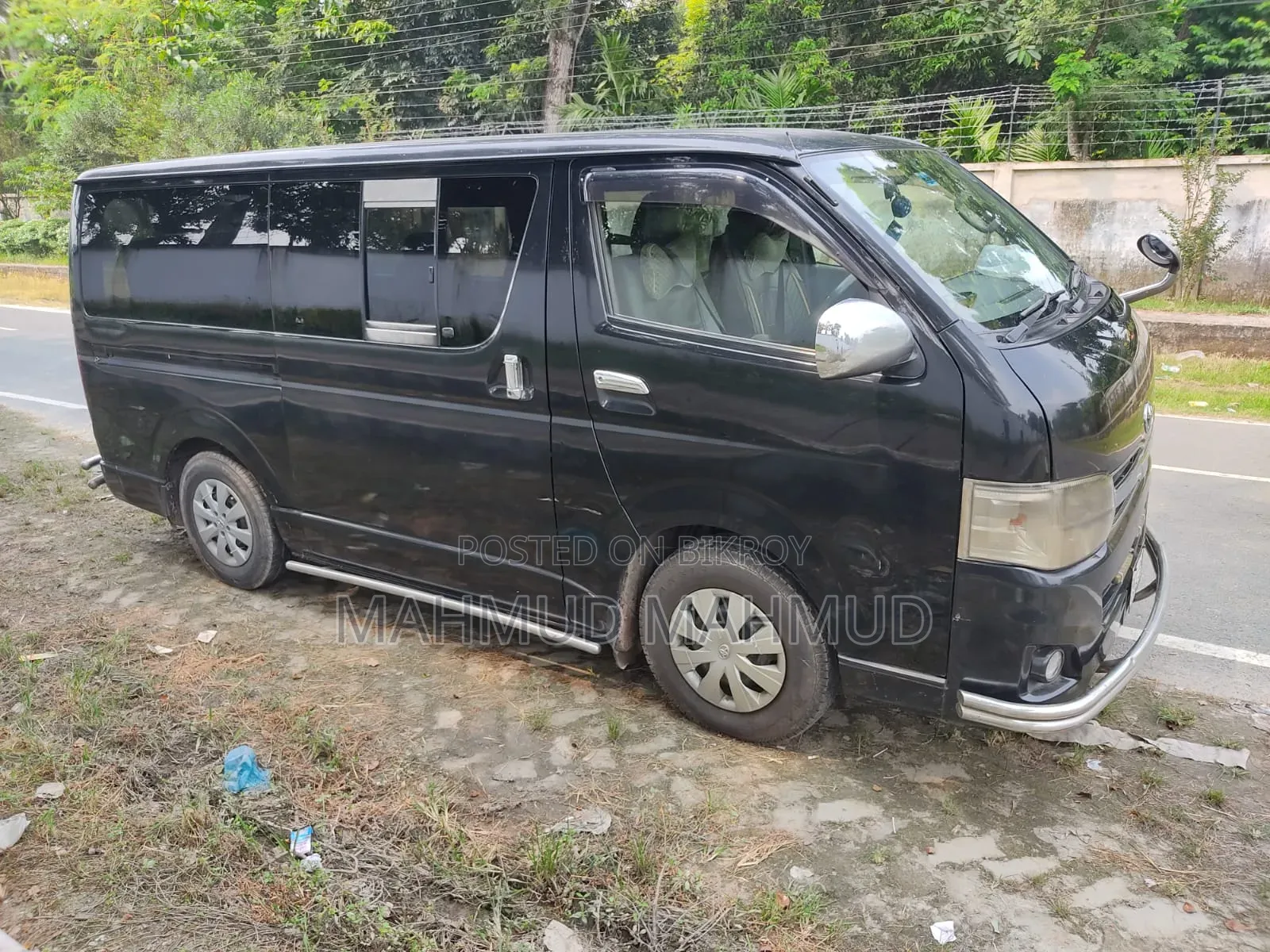 Toyota HiAce 2012 Black