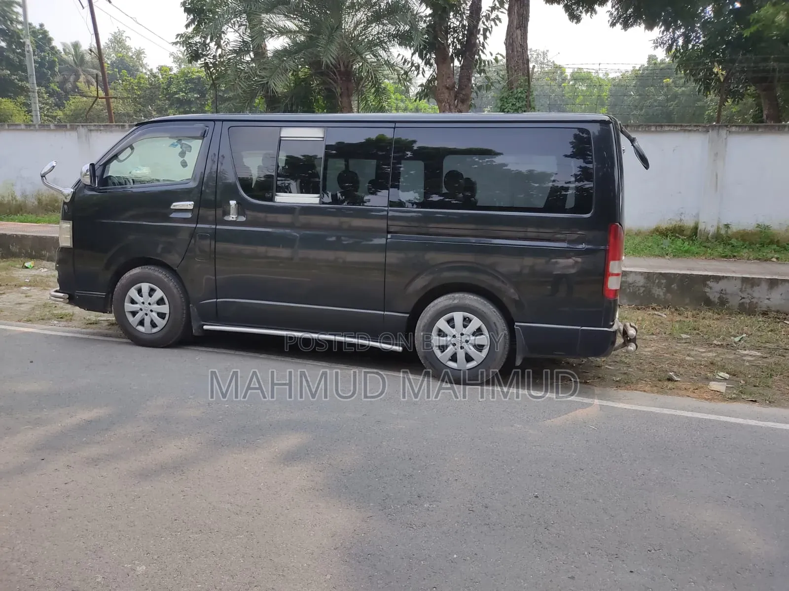 Toyota HiAce 2012 Black